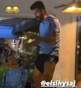 Lazio, Hysaj si presenta cantando Bella Ciao e sui social i tifosi lo insultano – VIDEO