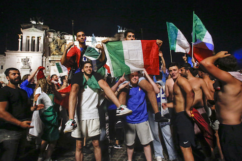 L’Oms sui festeggiamenti per l’Italia campione: «È un devastante contagio in diretta tv» 