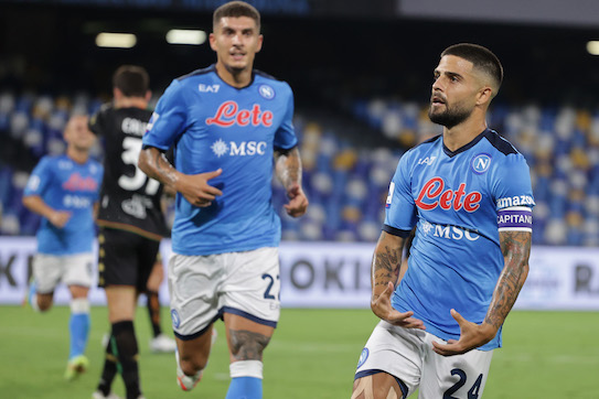 Insigne come il Cholo Simeone, segna e mostra los huevos (gli attributi) Insigne come il Cholo Simeone, segna e mostra los huevos (gli attributi)
