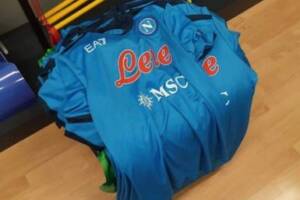 Su Twitter la nuova maglia del Napoli item-thumbnail