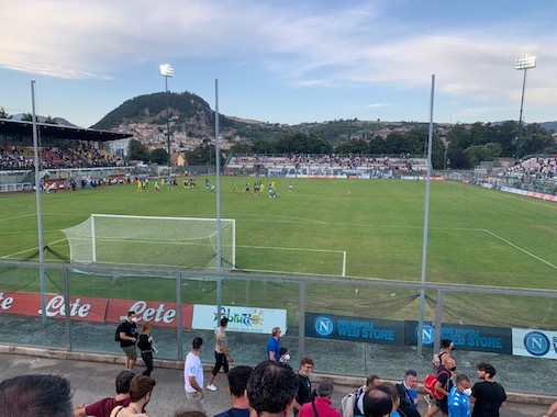 Napoli e Salernitana in ritiro a Rivisondoli: la Prefettura interviene per evitare lo scontro tra tifoserie
