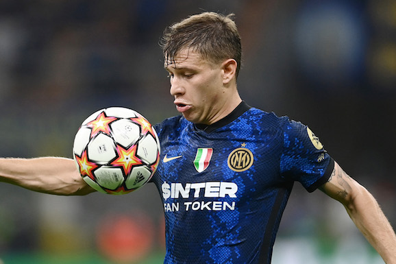 Inter, un gol di Barella per raggiungere il Venezia di Henry: 1-1 all’intervallo