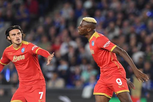 Gazzetta: Osimhen non conosce la paura, una furia che si è abbattuta sul Leicester per tutta la gara Gazzetta: Osimhen non conosce la paura, una furia che si è abbattuta sul Leicester per tutta la gara