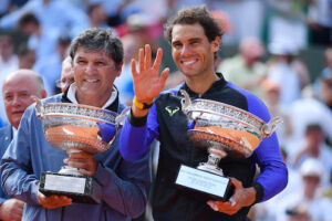 Toni Nadal: «Rafa vorrebbe ritirarsi su un campo da tennis. Gli ho detto: “Federer, non ha potuto farlo”» item-thumbnail