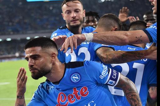 Questo Napoli ha smesso di piangere e ha cominciato a ridere Questo Napoli ha smesso di piangere e ha cominciato a ridere