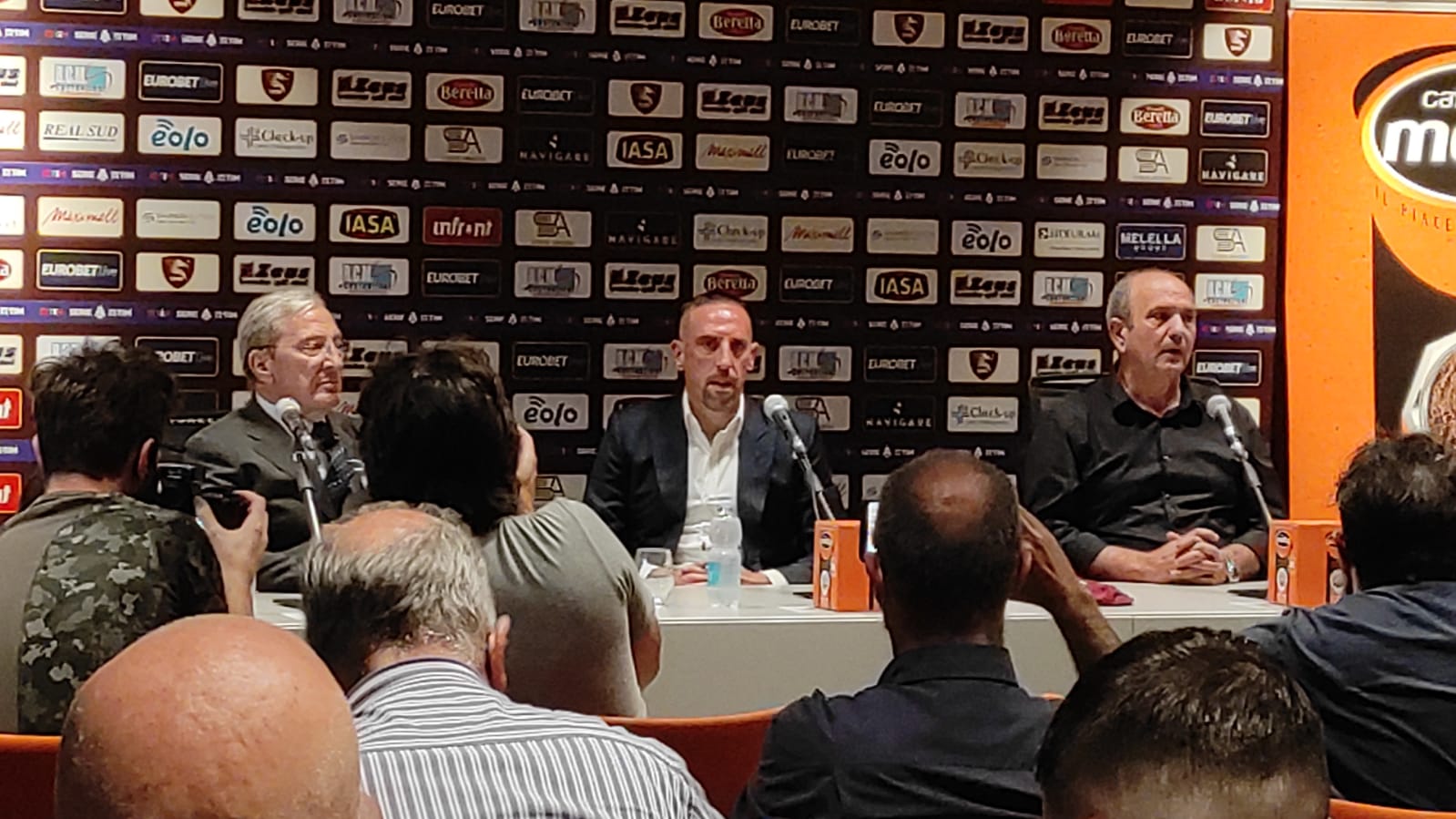 A Salerno la febbre da Ribery provoca una rissa: due fermati A Salerno la febbre da Ribery provoca una rissa: due fermati