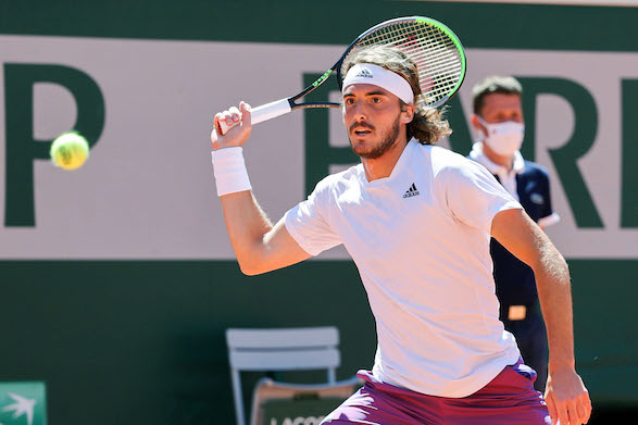 Il “ni-vax” Tsitsipas alla fine si vaccinerà: «Per fare una vita sociale normale»