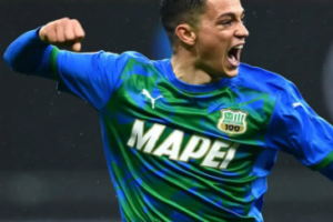 A San Siro l’Inter è sotto di due gol col Sassuolo. Raspadori: «Ci stiamo divertendo» item-thumbnail