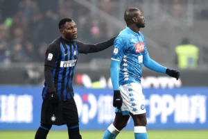 Koulibaly espulso a Milano da Mazzoleni che ignorò i buu razzisti
