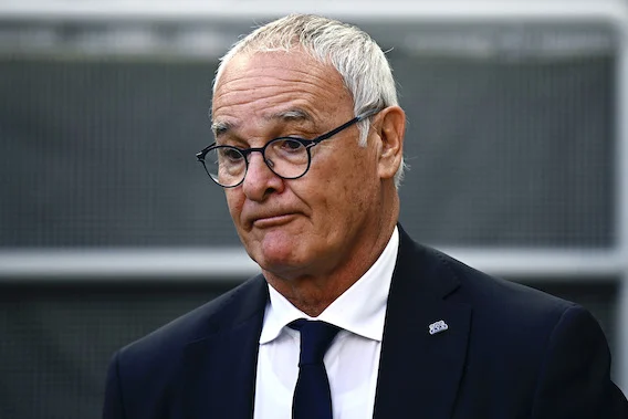 Ranieri, la Figc sta insistendo. Lui è orientato a rispettare l’impegno con la Roma ma è combattuto (Sky) Ranieri, la Figc sta insistendo. Lui è orientato a rispettare l’impegno con la Roma ma è combattuto (Sky)