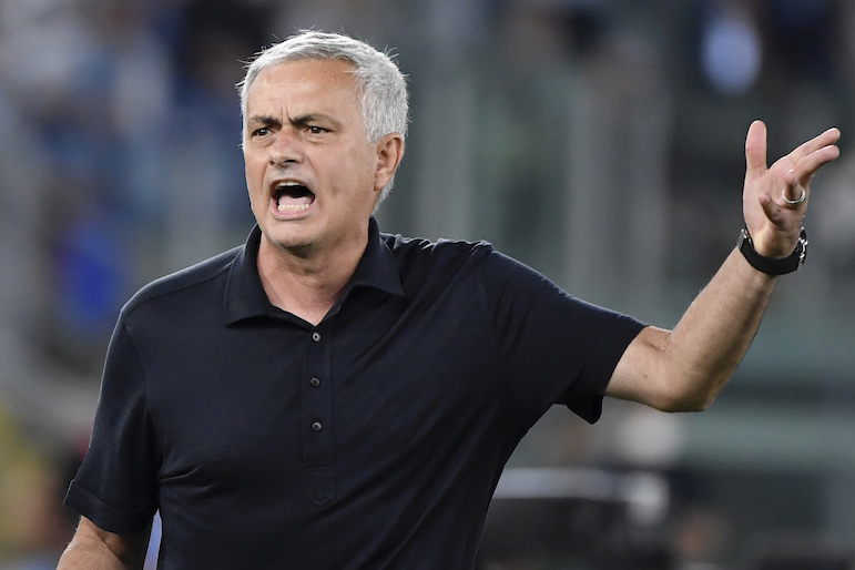 Mourinho: «Ma quale furia, sono solo entrato in campo per chiedere a Chiffi spiegazioni»