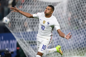 Mbappé è alle firme col Real Madrid, aveva chiesto a Perez una percentuale sulle magliette vendute item-thumbnail