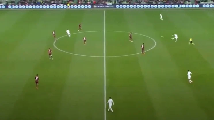 il gol do Khazri del Saint-Etienne da 68 metri