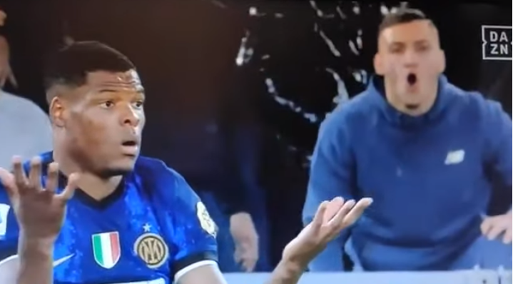 Lazio-Inter, tifoso laziale fa il verso della scimmia a Dumfries – VIDEO Lazio-Inter, tifoso laziale fa il verso della scimmia a Dumfries – VIDEO