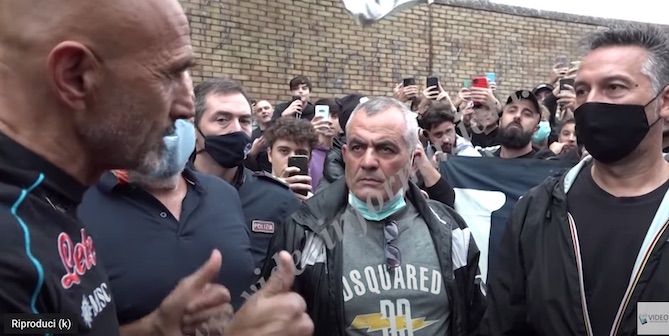 Spalletti incontra gli ultras: «Bisogna difendere i calciatori, voi siete una forza aggiunta per noi» (VIDEO) Spalletti incontra gli ultras: «Bisogna difendere i calciatori, voi siete una forza aggiunta per noi» (VIDEO)