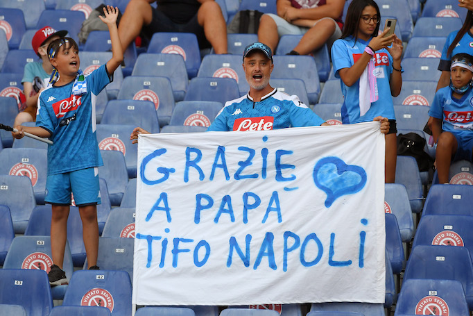 Abbonarsi al Napoli non è un rito tribale ma un atto d’appartenenza che meriterebbe rispetto