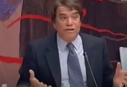 È morto Bernard Tapie il presidente che fece grande il Marsiglia (e voleva Maradona) È morto Bernard Tapie il presidente che fece grande il Marsiglia (e voleva Maradona)