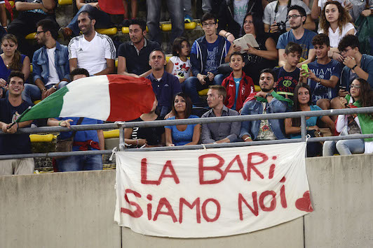 Bari, gli ultras: “Via i De Laurentiis da Bari. Il padre umilia il figlio, lo fa apparire come uno scemo”