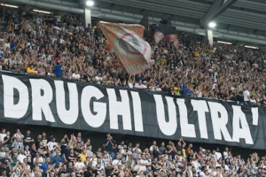 scontri ultras juve Napoli juventini Juventus coro antisemiti Giuntoli