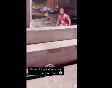 Traorè gioca per strada, “Non dimenticare mai da dove vieni” (VIDEO)