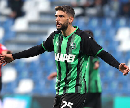 Sassuolo Juve, polemiche per il mancato rosso a Berardi. Per Calvarese il Var doveva intervenire Sassuolo Juve, polemiche per il mancato rosso a Berardi. Per Calvarese il Var doveva intervenire