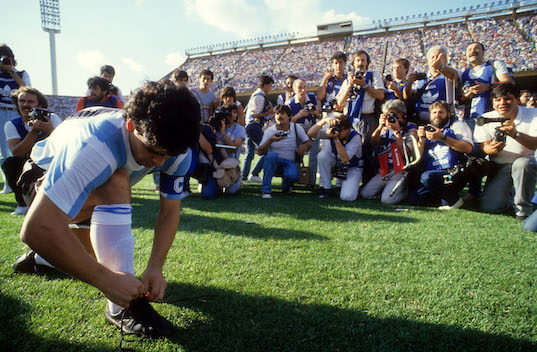 Hanno restaurato il video del gol più bello di Maradona. No, non quello all’Inghilterra: un altro