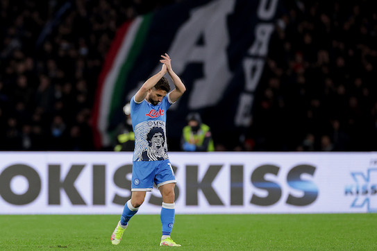 Damascelli: Napoli ha celebrato il suo idolo e fischiato il traditore scappato dalla nemica Damascelli: Napoli ha celebrato il suo idolo e fischiato il traditore scappato dalla nemica