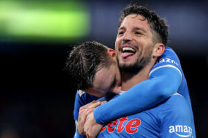 È arrivata l’ora di fare l’albero di Natale: le palle le offre Mertens item-thumbnail