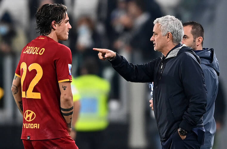 Mourinho: «Consiglio a Zaniolo di andare a giocare all’estero, in Serie A è impossibile giocare» 