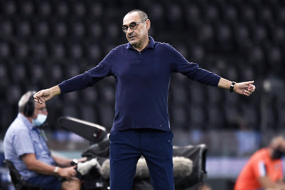 Sarri: «Piovevano buste di piscio dalla tribuna dietro la panchina»