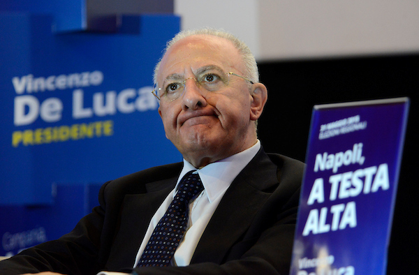 De Luca: «Se continuiamo così avremo presto ospedali di nuovo ingolfati»