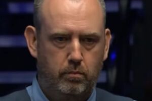 Il campione del mondo di snooker si addormenta mentre gioca: «Colpa del long Covid» item-thumbnail