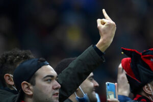 «Mio figlio di 9 anni terrorizzato a San Siro dalle violenze durante il derby nel disinteresse degli steward» item-thumbnail