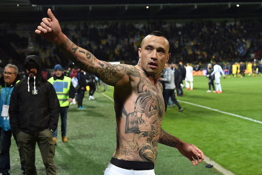 Il caso Nainggolan e il regolamento Fifa: può giocare se c’è stato accordo tra Roma e Belgio