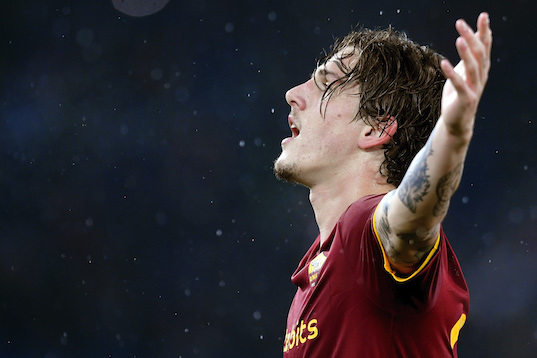 Zaniolo: «Tendo la mano ai tifosi e mi metto a completa disposizione della famiglia della Roma»