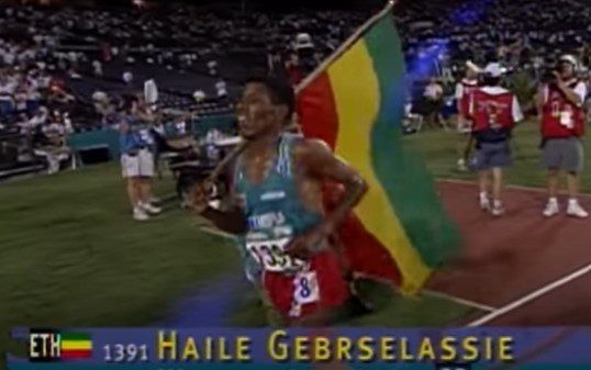 Gebrselassie, un oro olimpico al fronte: «Pronto a combattere per la mia Etiopia» Gebrselassie, un oro olimpico al fronte: «Pronto a combattere per la mia Etiopia»