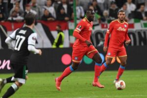 Gazzetta: il Napoli in ginocchio contro il razzismo, dagli spalti piovono i fischi dei tifosi polacchi item-thumbnail