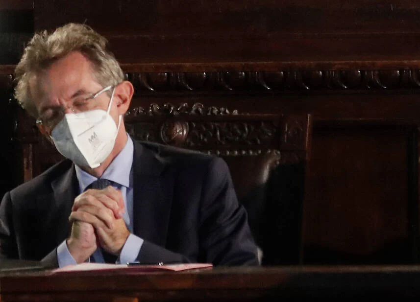 il sindaco di Napoli Manfredi Napoli è una città disperata Napoli festa