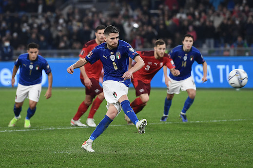 La Faz: “Nell’intervallo di Ungheria-Italia, allo stadio hanno mostrato il rigore sbagliato da Jorginho» La Faz: “Nell’intervallo di Ungheria-Italia, allo stadio hanno mostrato il rigore sbagliato da Jorginho»