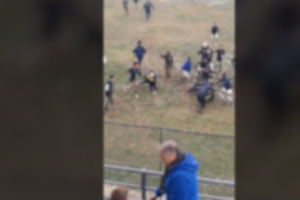 Maxi-rissa durante una partita, calciatori 12enni rompono una costola ad un dirigente (VIDEO) item-thumbnail