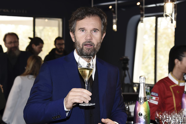 Carlo Cracco: «Colleziono bottiglie di vino. Se fossi stato astemio sarei ricchissimo» Carlo Cracco: «Colleziono bottiglie di vino. Se fossi stato astemio sarei ricchissimo»