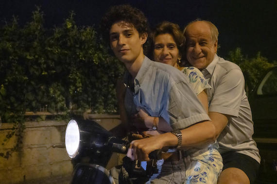 Teresa Saponangelo: «La gente si immedesima in Fabietto, mi ringraziano per avergli fatto la spremuta» Teresa Saponangelo: «La gente si immedesima in Fabietto, mi ringraziano per avergli fatto la spremuta»