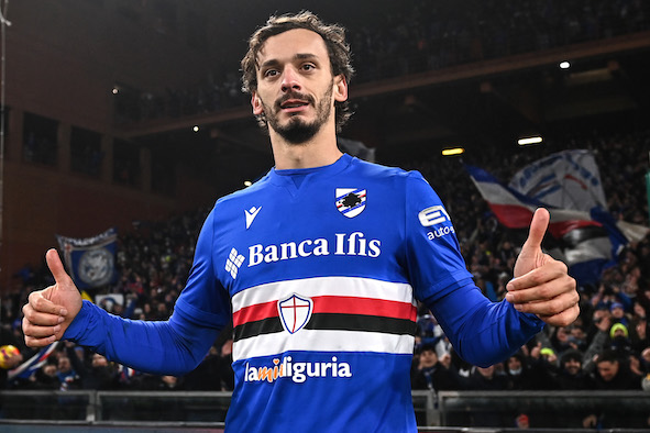 È il calcio del Var: Gabbiadini segna in sospetto fuorigioco, viene sostituito ed esulta dalla panchina