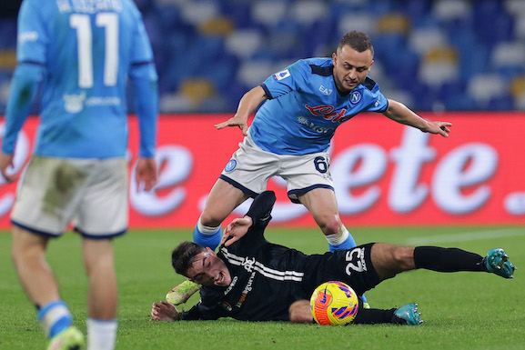 Il Fatto: Juve-Napoli caso grottesco. I calciatori giocheranno con la mascherina o eviteranno i contrasti?