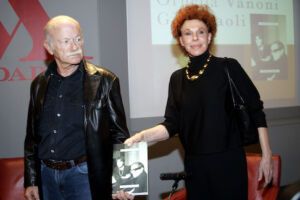 Vanoni: «C’era un periodo in cui avevo solo due mutande e le usavo con parsimonia» item-thumbnail