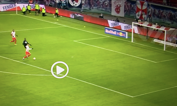L’incredibile gol sbagliato a porta vuota da André Silva col Lipsia (VIDEO) L’incredibile gol sbagliato a porta vuota da André Silva col Lipsia (VIDEO)
