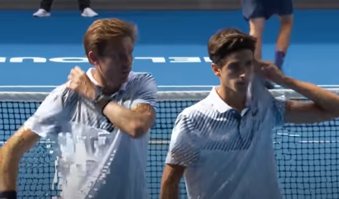 Mahut, il doppista lasciato solo dal no-vax: «Herbert mette a rischio la sua carriera, io giocherò con Martin» Mahut, il doppista lasciato solo dal no-vax: «Herbert mette a rischio la sua carriera, io giocherò con Martin»