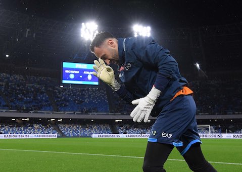 Ma è impressione mia o Ospina stava inchiodato come il puntale sull’albero? Ma è impressione mia o Ospina stava inchiodato come il puntale sull’albero?
