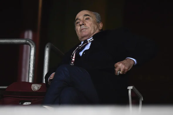 Firenze non ne può più di questa Fiorentina: in città striscioni di protesta contro squadra, Pioli e Commisso Firenze non ne può più di questa Fiorentina: in città striscioni di protesta contro squadra, Pioli e Commisso