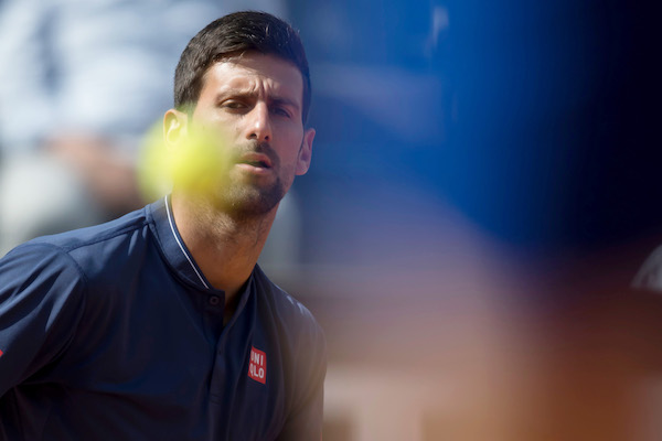 Il Telegraph: «Djokovic avrebbe dovuto ritirarsi quando aveva ancora un briciolo di dignità»